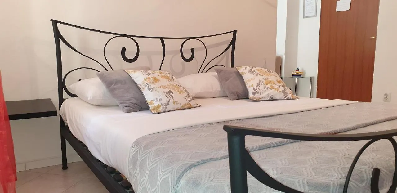 Apartments Dado Split 0*,
