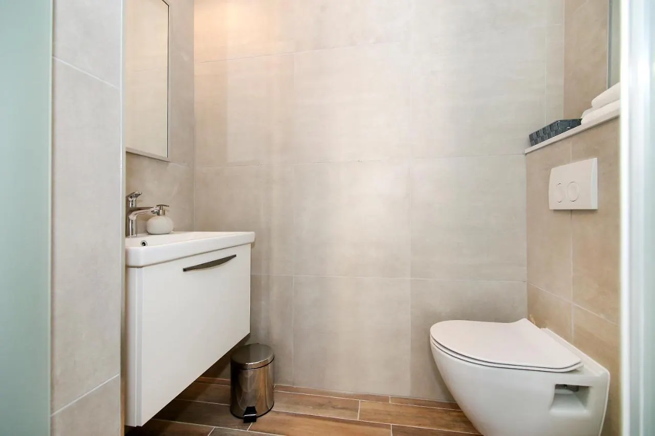 Apartments Dado Split