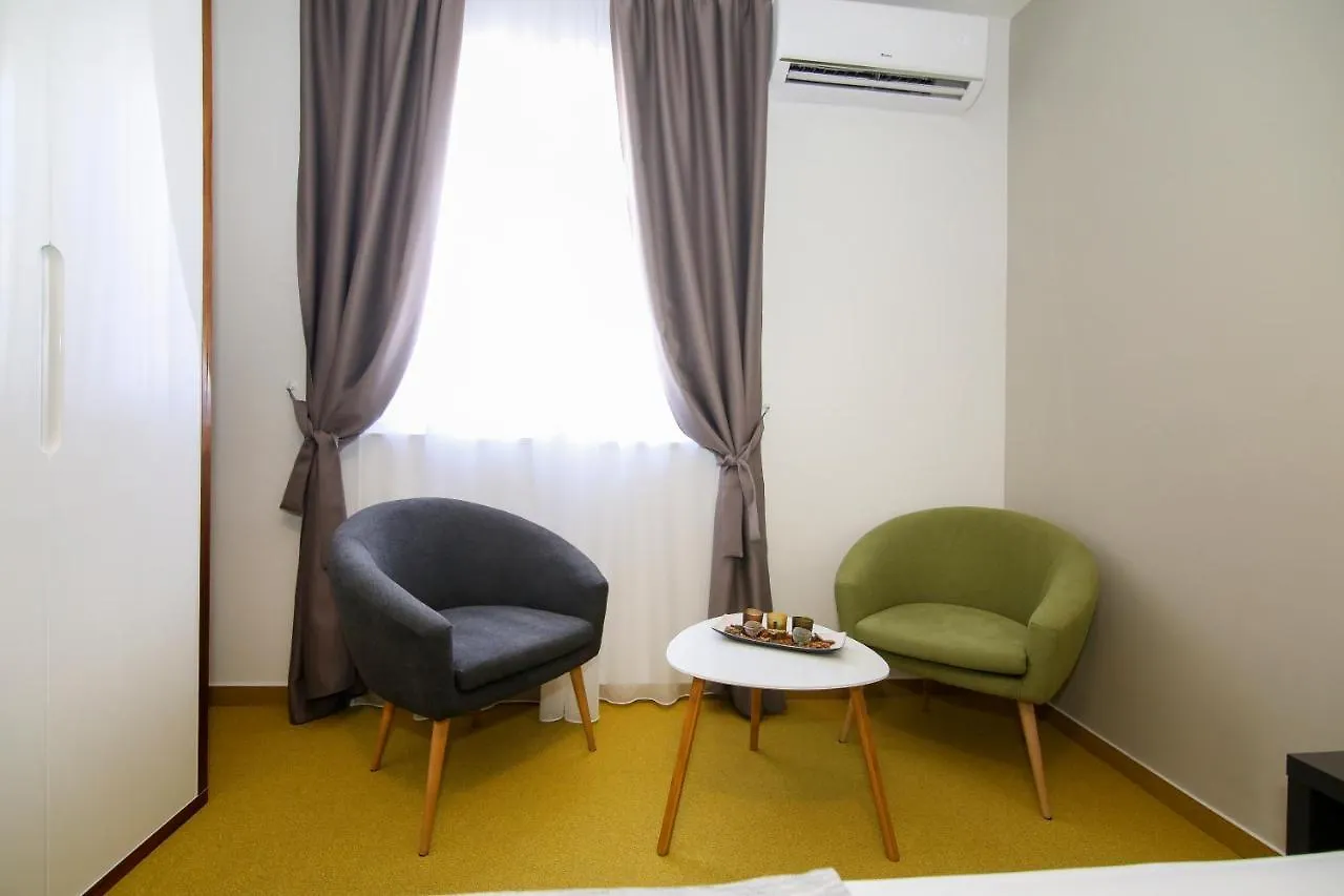 Apartments Dado Split 0*,
