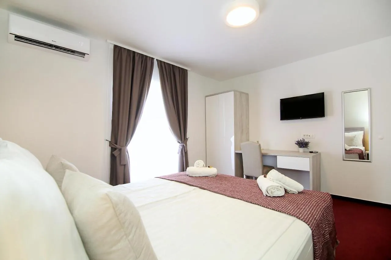 Apartments Dado Split