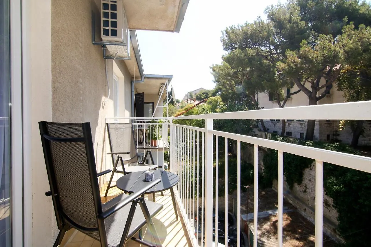 Apartments Dado Split