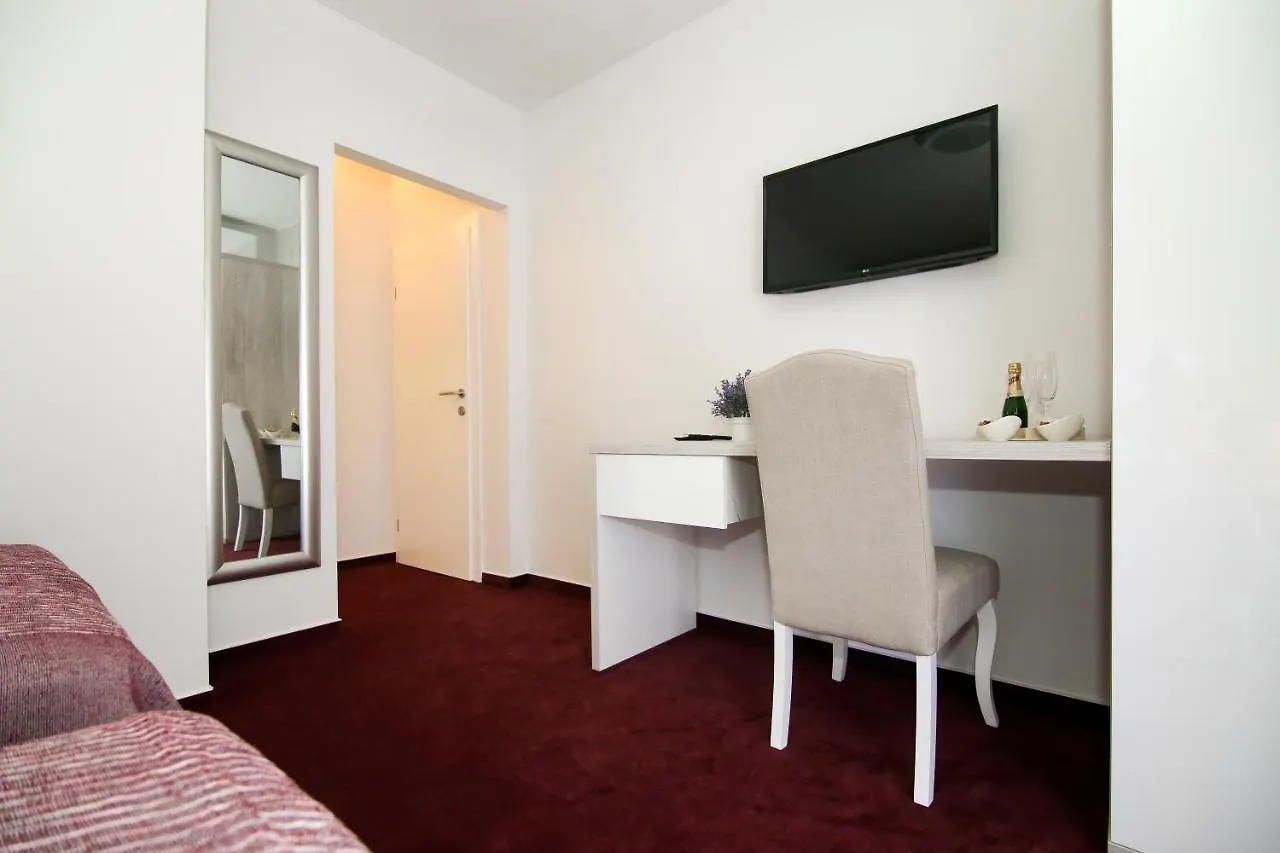 Apartments Dado Split