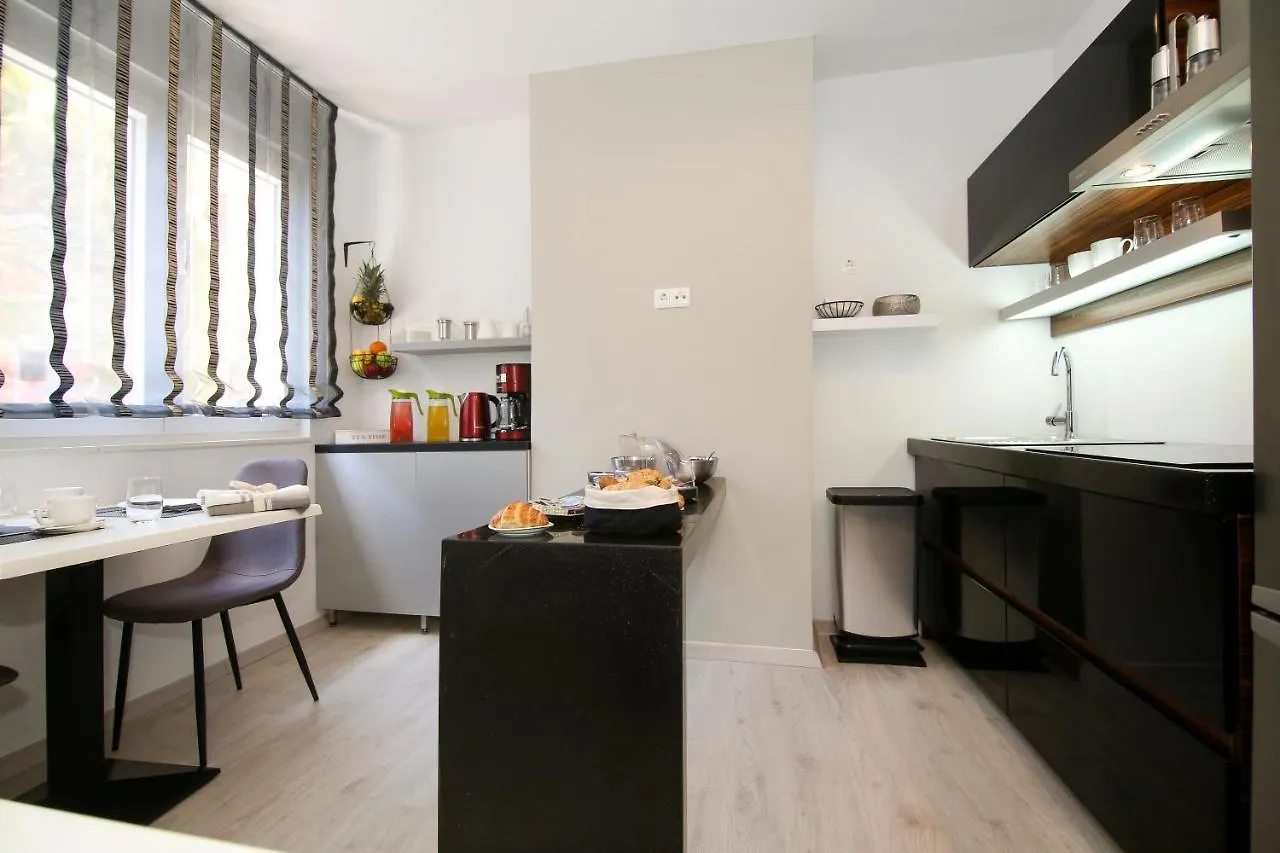 Apartments Dado Split
