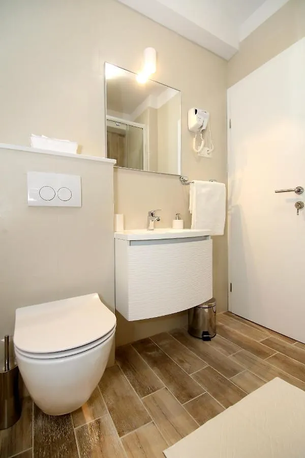 Apartments Dado Split 0*,