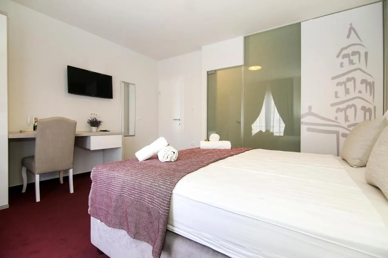 Apartments Dado Split