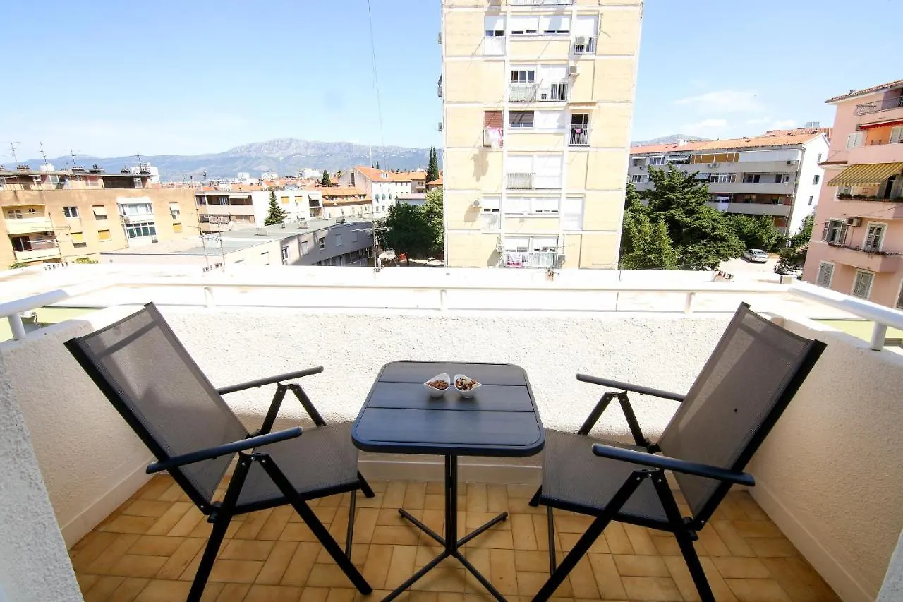 Apartments Dado Split