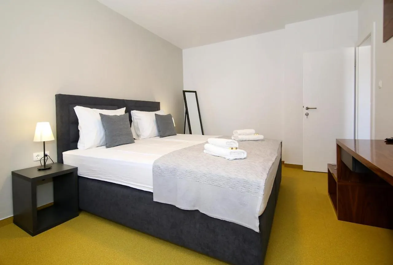 Apartments Dado Split