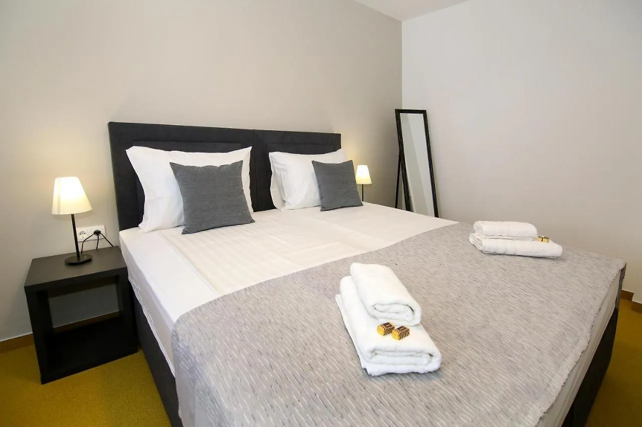 Apartments Dado Split 0*,
