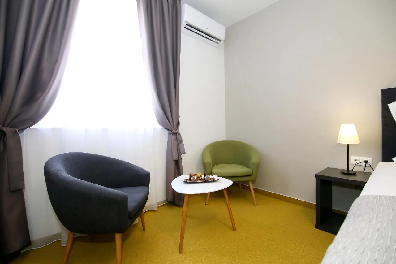 Apartments Dado Split