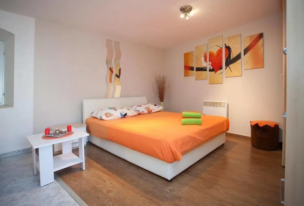 Apartments Dado Split 0*,