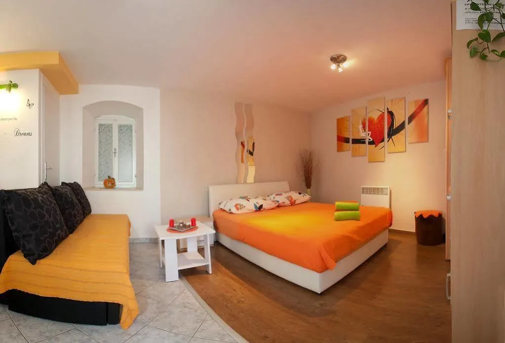 Apartments Dado Split