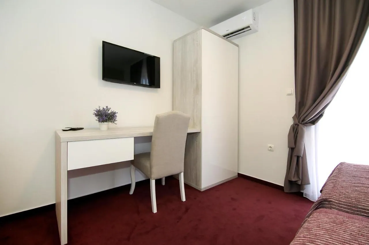 Apartments Dado Split