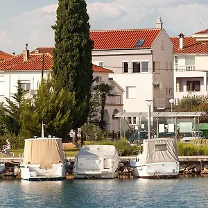 https://apartments-rafael.hotelinzadar.com